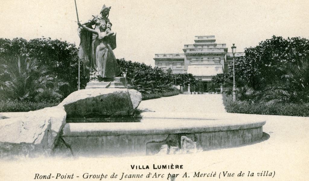 Palais lumi�re et all�e lumi�re